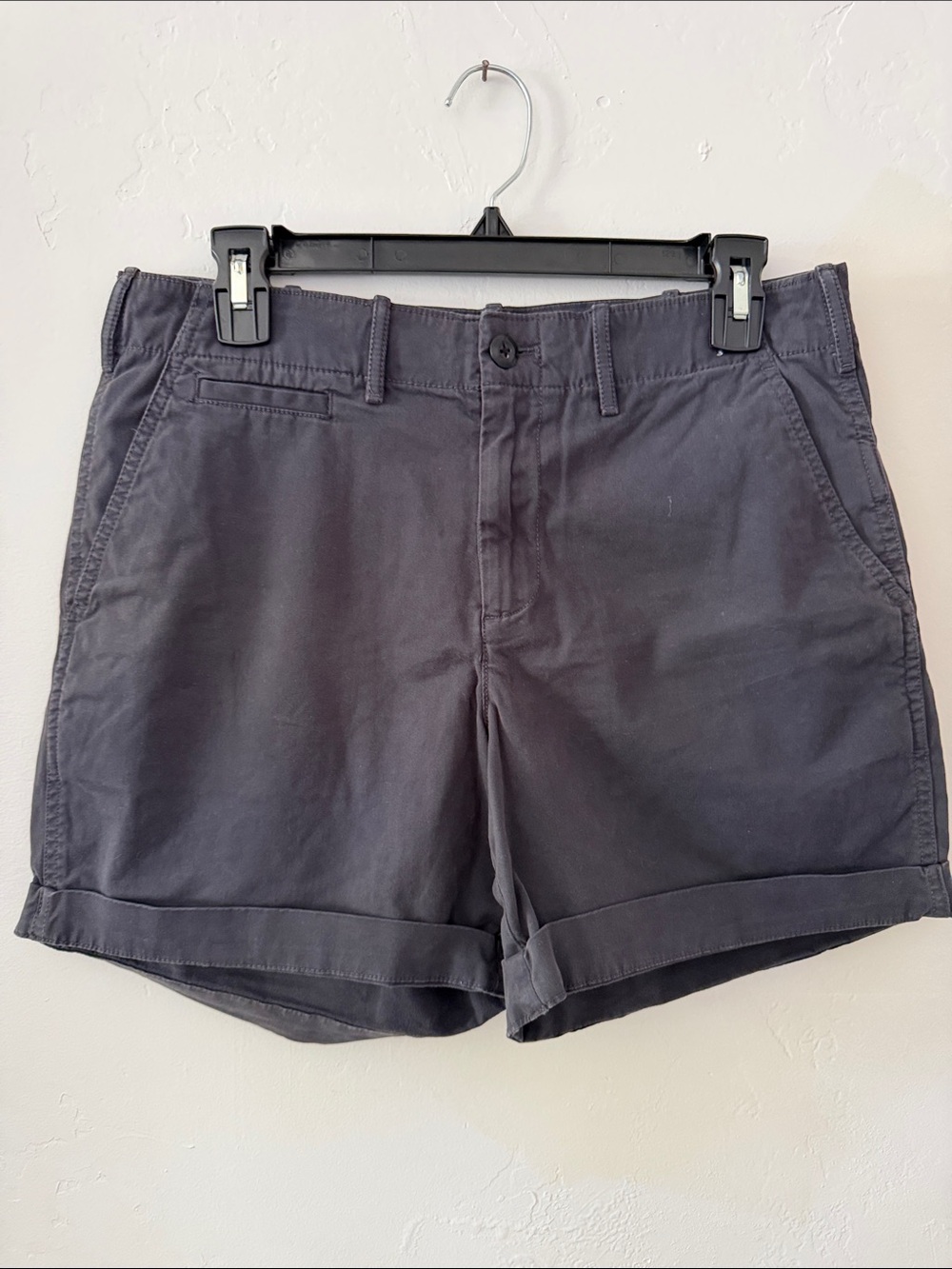 GAP Women's Rolled-Hem Chino Shorts - Charcoal Gray